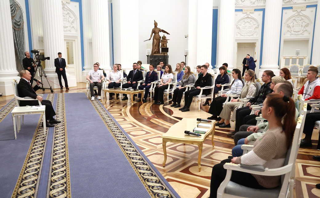 Кузбассовцы рассказали Владимиру Путину о престиже рабочих профессий и поддержке бойцов СВО Кузбассовцы рассказали Владимиру Путину о престиже рабочих профессий и поддержке бойцов СВО