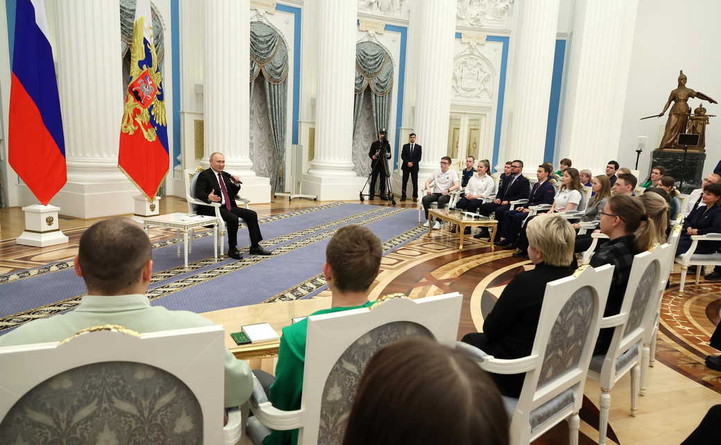 Кузбассовцы рассказали Владимиру Путину о престиже рабочих профессий и поддержке бойцов СВО Кузбассовцы рассказали Владимиру Путину о престиже рабочих профессий и поддержке бойцов СВО