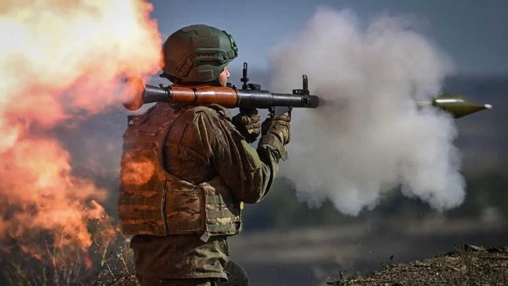 Российские гранатометчики подорвали бронеавтомобиль с командирами ВСУ