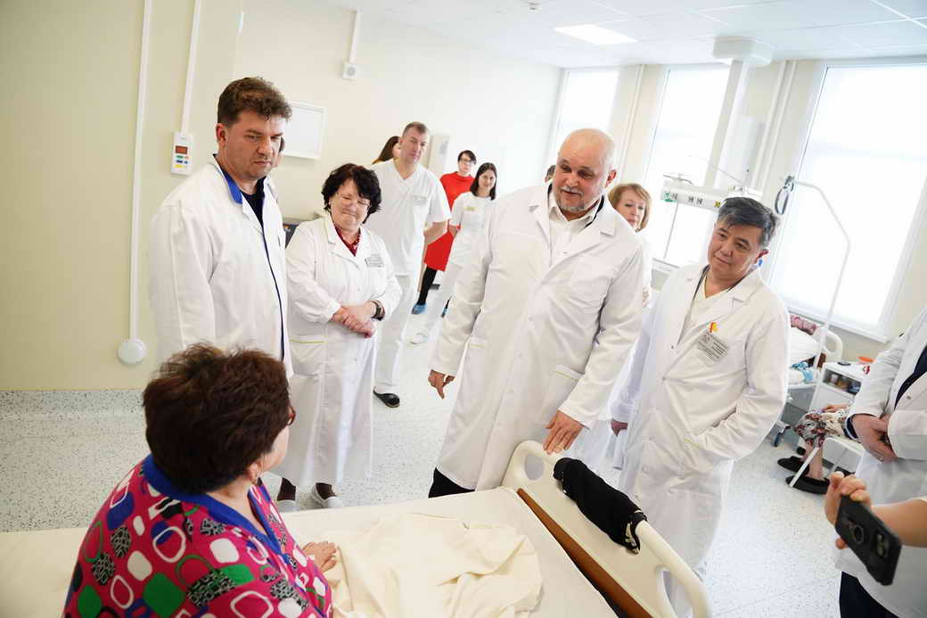 Сергей Цивилев взял под личный контроль ремонт больницы в Междуреченске