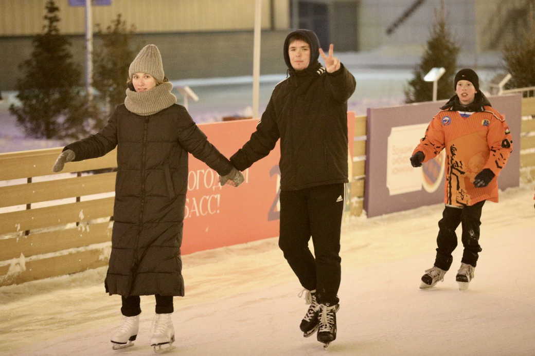 В КуZбассе прошел массовый студенческий забег на коньках