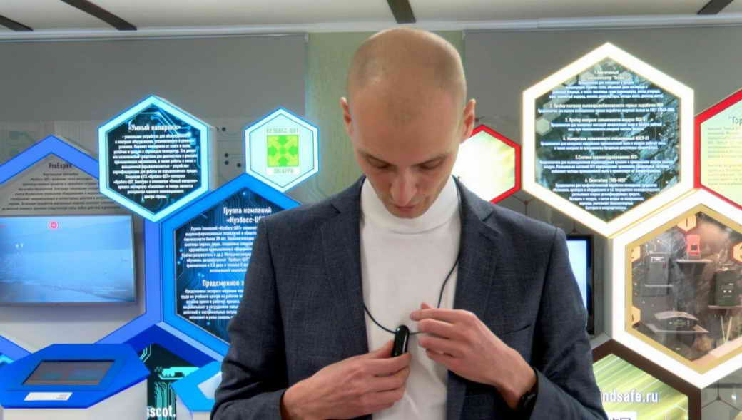 Резидент Кузбасского технопарка разработал гаджет для общения слабослышащих по телефону