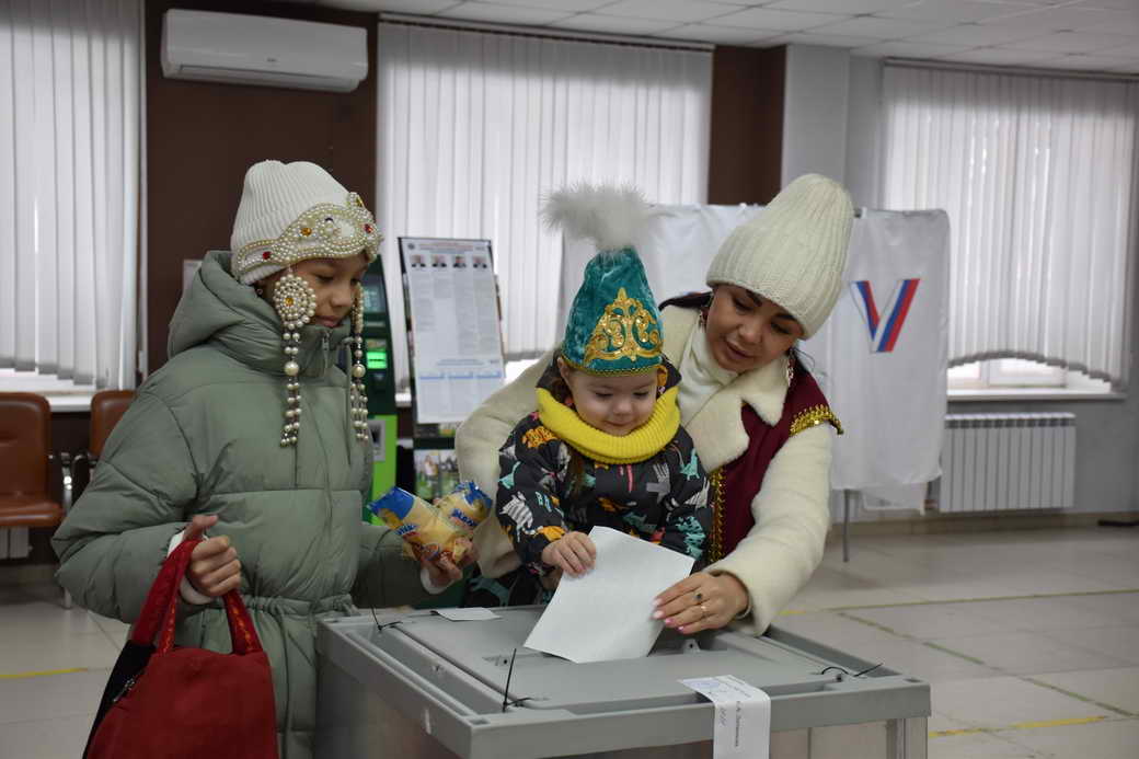 На выборах Президента России голосуют молодые мамы, космонавты и общественность КуZбасса