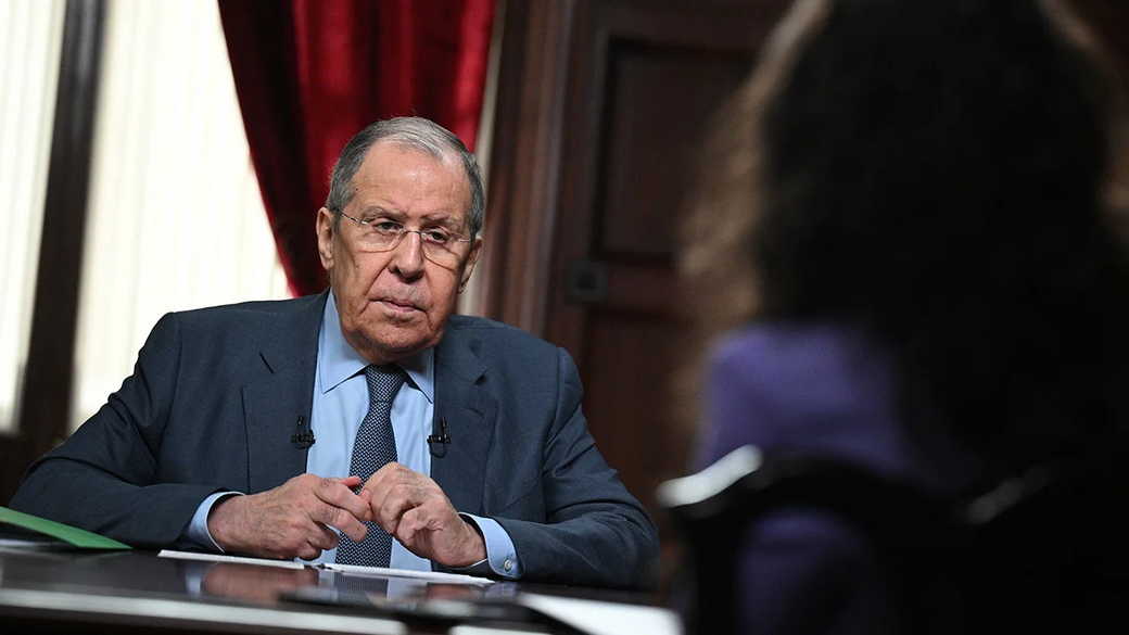 Россия не будет прекращать боевые действия при переговорах, заявил Лавров
