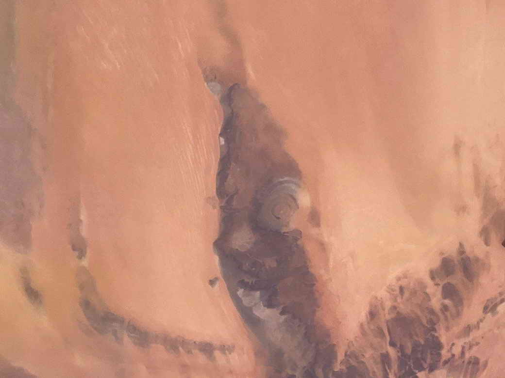 Гигантский «глаз Сахары» показали из космоса