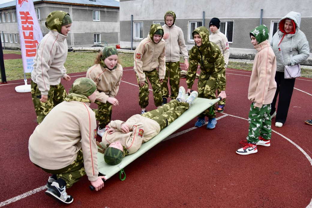 Кузбасские юнармейцы победили на окружных соревнованиях «Защитники будущего» Кузбасские юнармейцы победили на окружных соревнованиях «Защитники будущего»