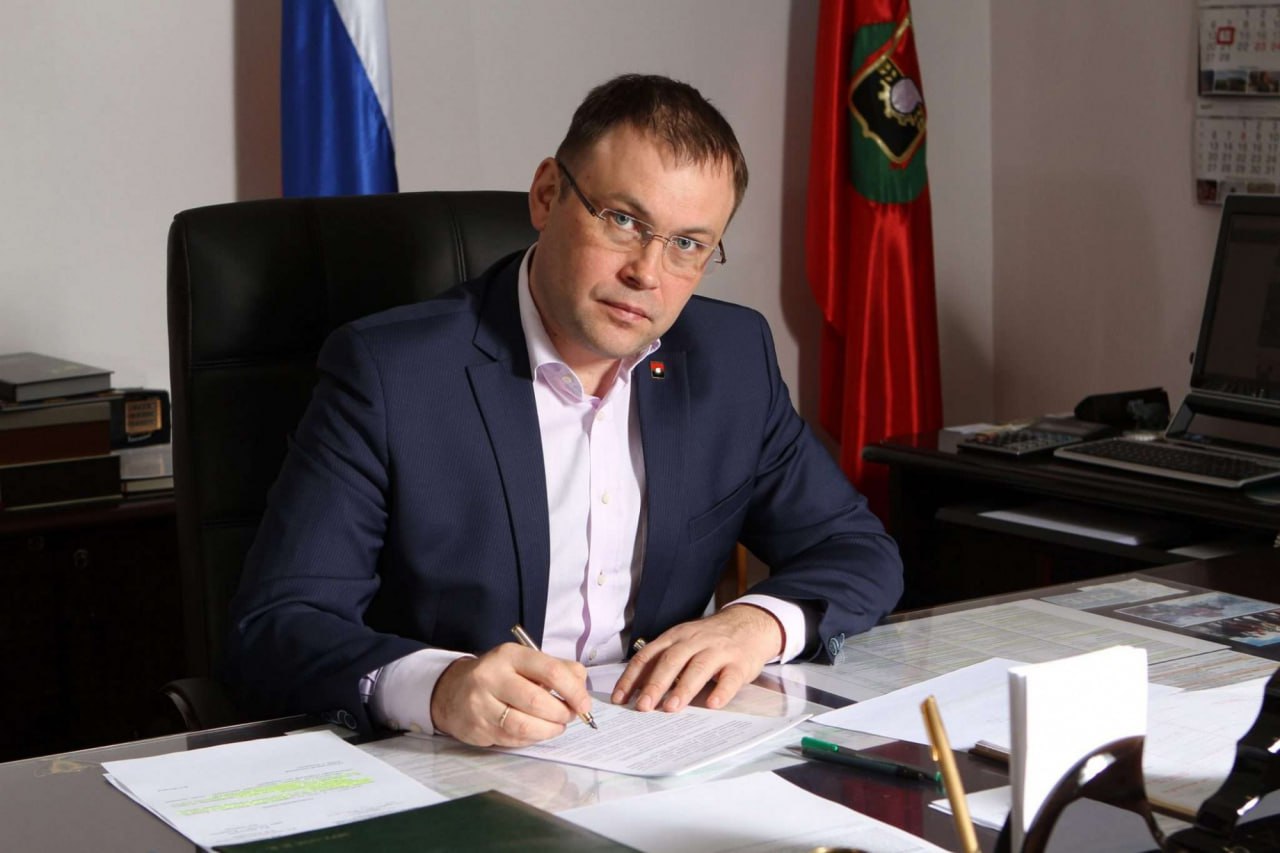 Поздравление врио губернатора КуZбасса Ильи Середюка с Днем химика