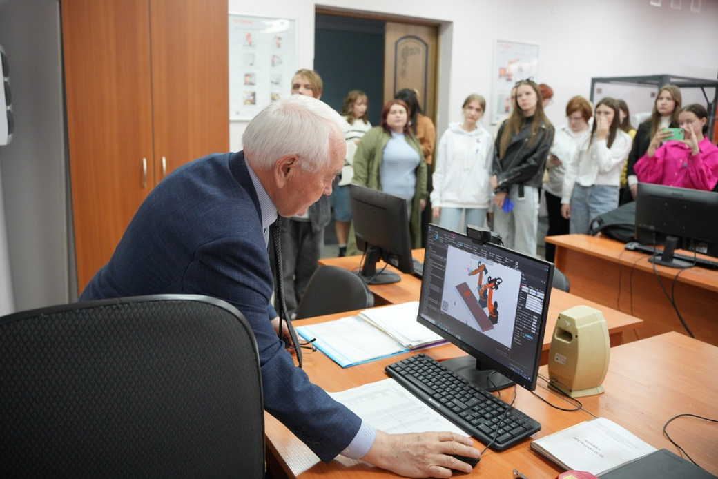 Для юных блогеров КуZбасса прошел пресс-тур в кемеровские вузы Для юных блогеров КуZбасса прошел пресс-тур в кемеровские вузы