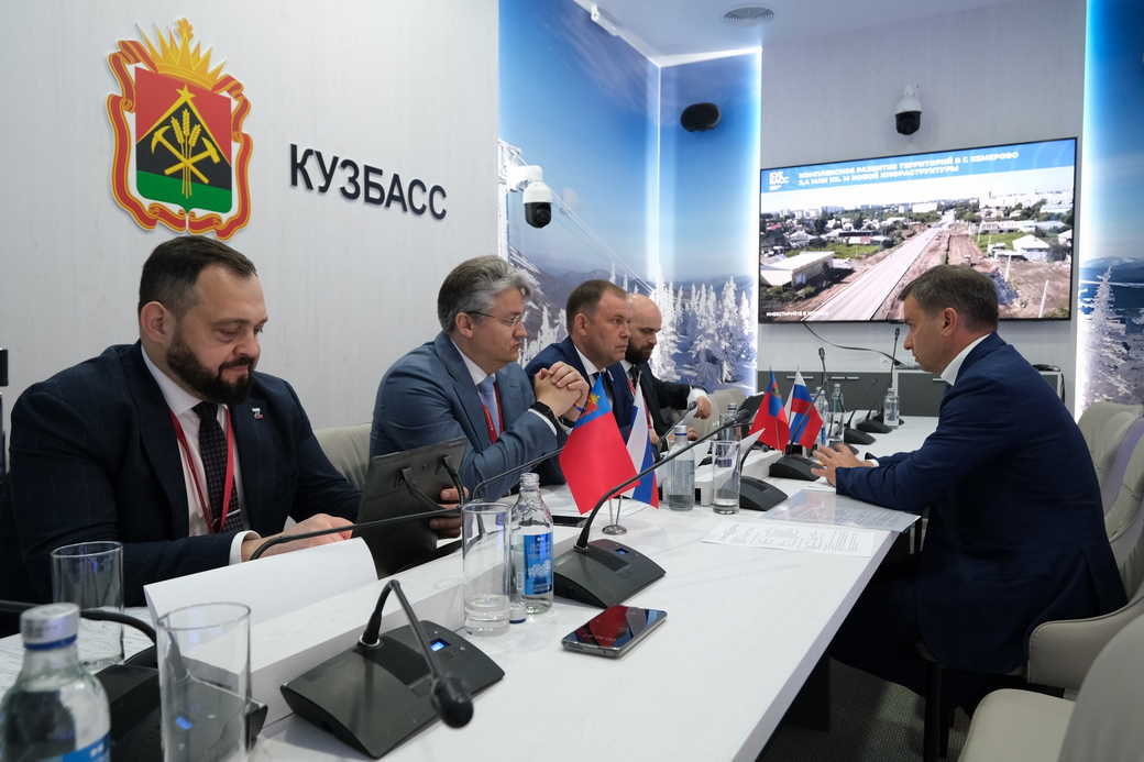 Илья Середюк на полях ПМЭФ-2024 подписал ряд соглашений с российскими компаниями