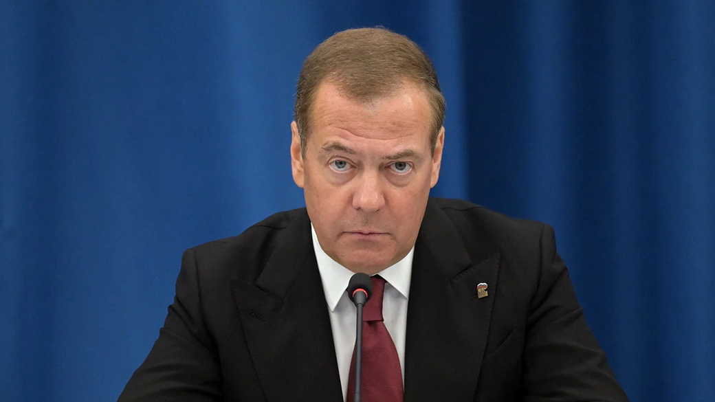 Медведев заявил, что у РФ не должно быть в отношении врага никаких правил