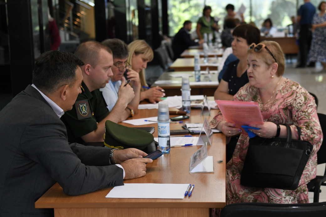 Для защитников Отечества и их родных в Новокузнецке прошел выездной личный прием межведомственной комиссии