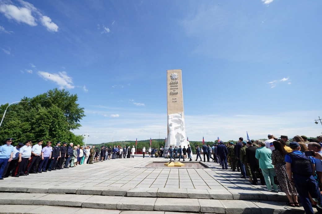 В День памяти и скорби кузбассовцы возлагают цветы к обелискам героев Великой Отечественной войны