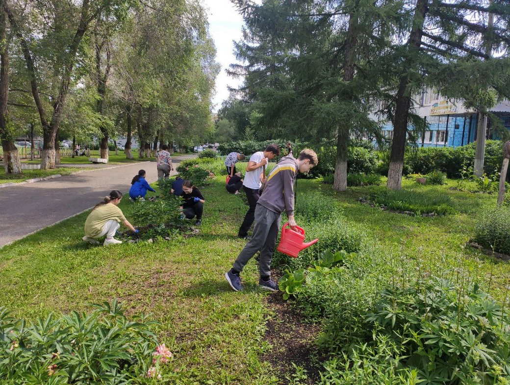 Более 11,3 тысячи подростков Кузбасса нашли временную работу на летний период