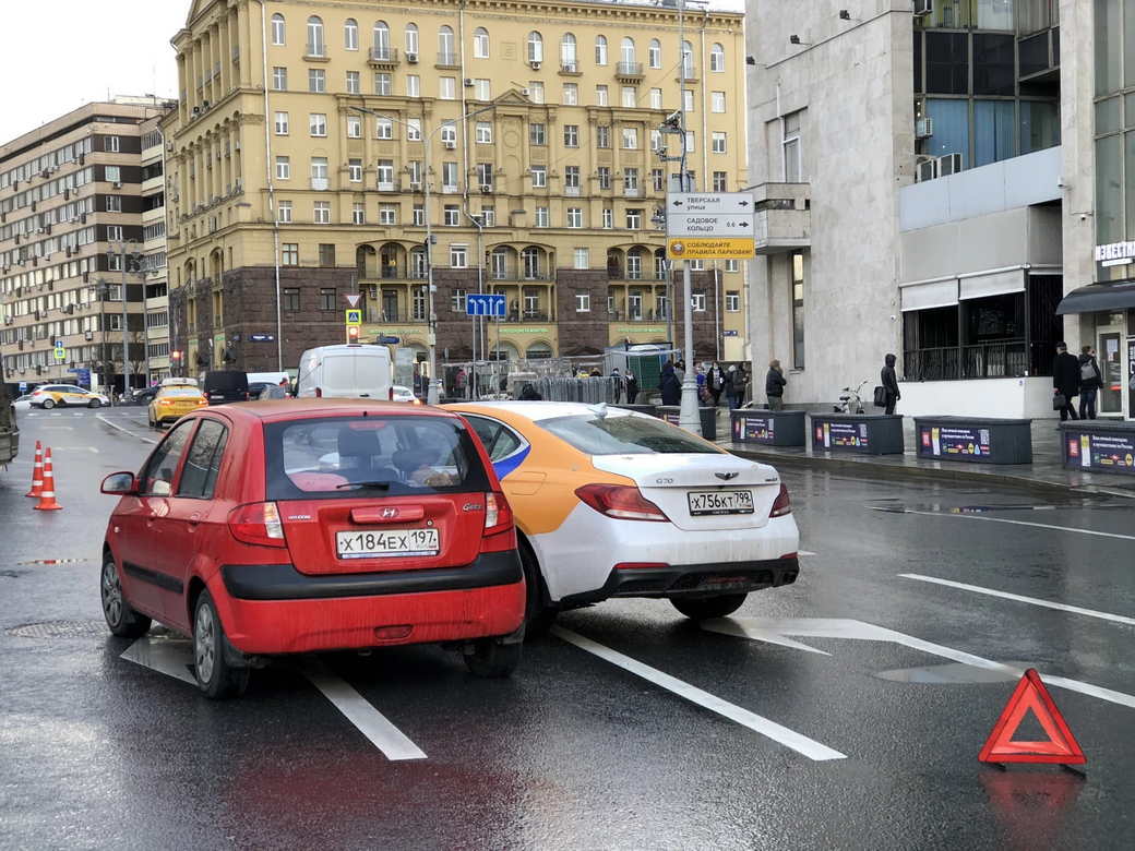 Верховный суд РФ пояснил, когда водитель может покинуть место ДТП