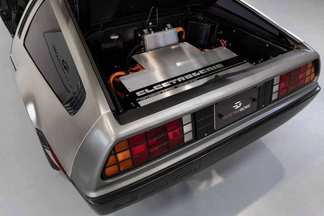 Культовый DeLorean из «Назад в будущее» переделали в электрокар