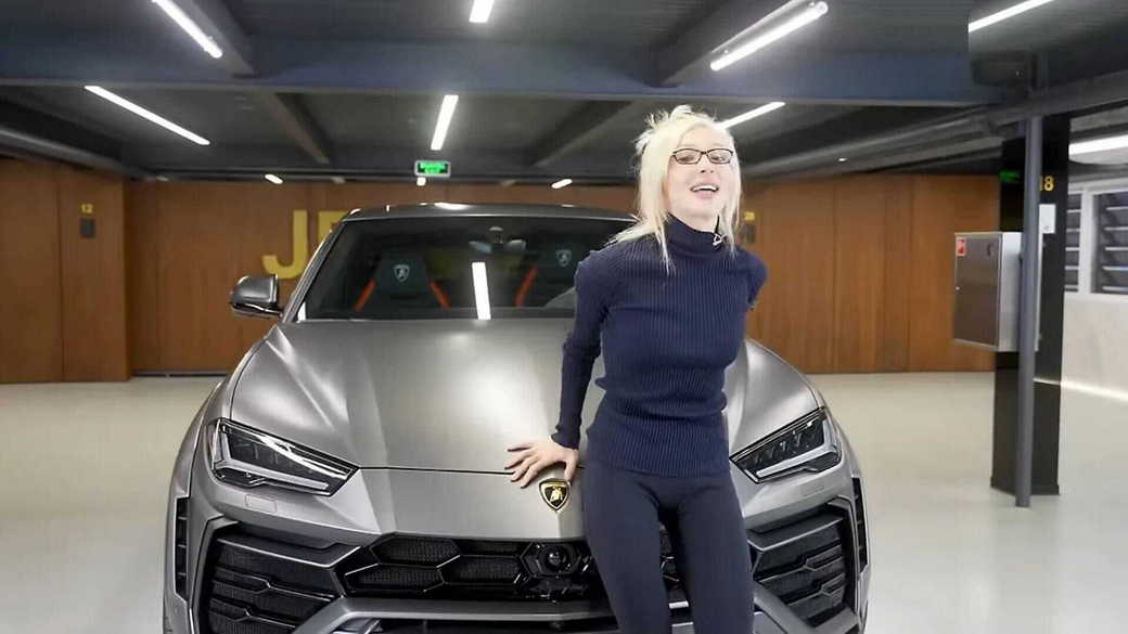 СМИ: Lamborghini Ивлеевой арестовали из-за долга перед ФНС