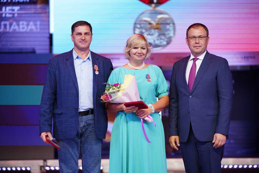Кузбасские металлурги в преддверии профессионального праздника получили федеральные и областные награды