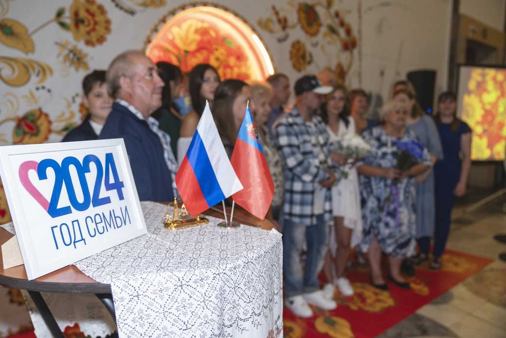 В Ночь свадеб в Кузбассе появились шесть молодых семей В Ночь свадеб в Кузбассе появились шесть молодых семей
