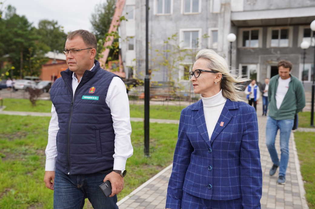 В Чебулинском округе до конца года обновят школу, центральную площадь и библиотеку