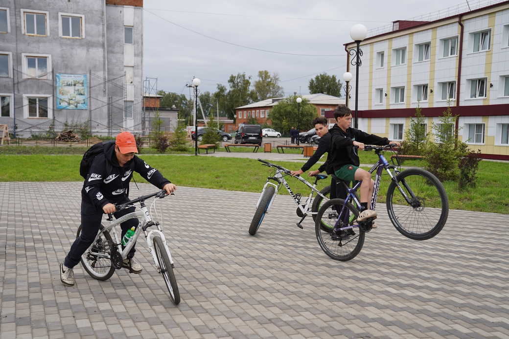 В Чебулинском округе до конца года обновят школу, центральную площадь и библиотеку