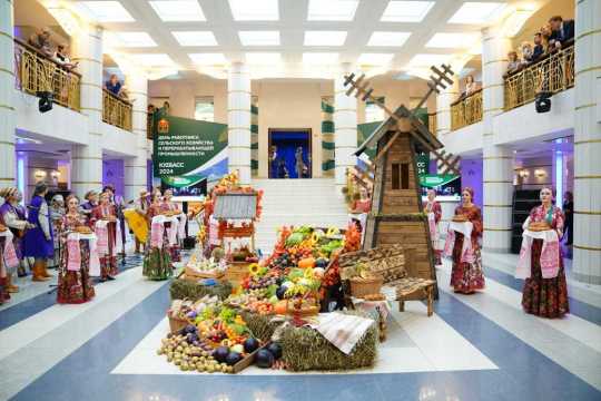 Илья Середюк поздравил аграриев Кузбасса с профессиональным праздником Илья Середюк поздравил аграриев Кузбасса с профессиональным праздником