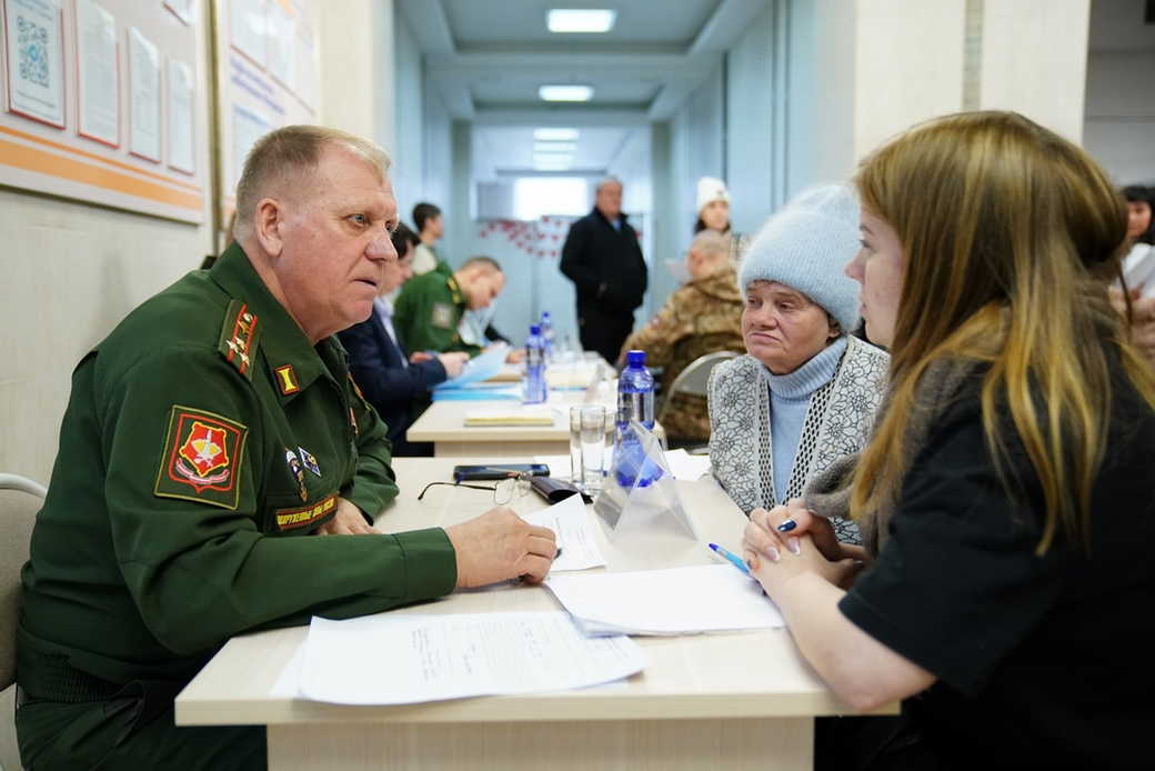 Илья Середюк в Калтане провел выездной прием участников СВО и членов их семей