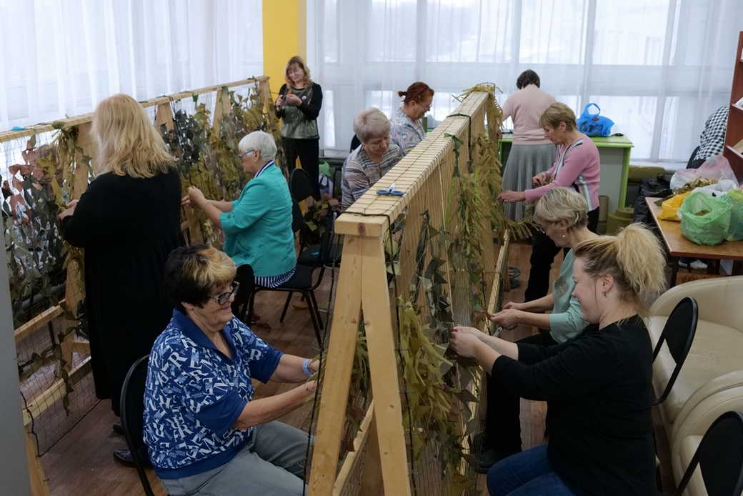 Волонтеры Кузбасса изготавливают маскировочные сети и другие необходимые предметы для защитников Отечества