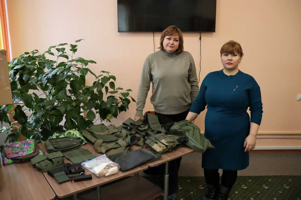 Кузбассовцы готовят для земляков — участников спецоперации новогодние посылки Кузбассовцы готовят для земляков — участников спецоперации новогодние посылки