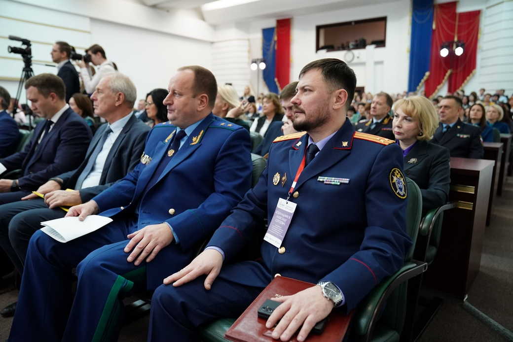 На окружной форум «Семья на первом месте» в Кузбассе собралось более 200 делегатов со всей Сибири На окружной форум «Семья на первом месте» в Кузбассе собралось более 200 делегатов со всей Сибири