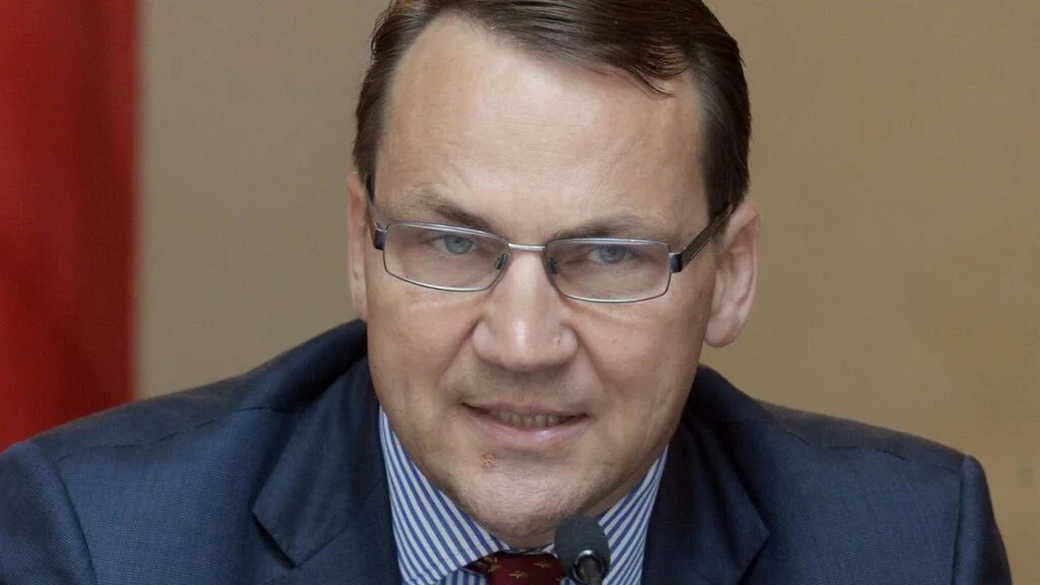 Rzeczpospolita: глава МИД Сикорский рассказал о роли Польши в украинском конфликте