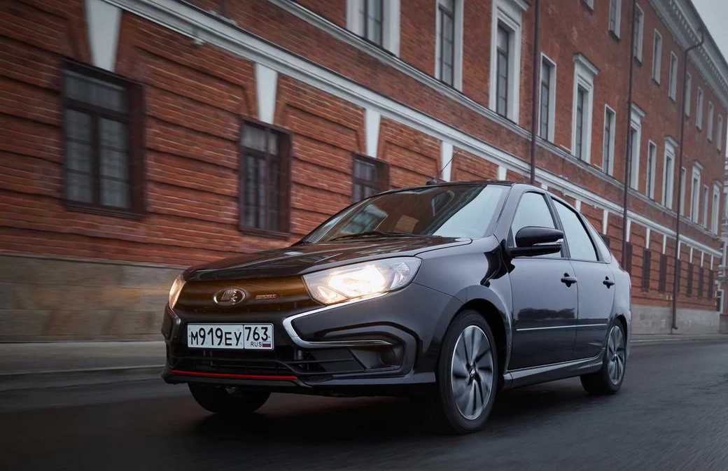 «АвтоВАЗ» прокомментировал переход Lada Granta на фары из Индии