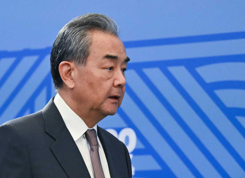 Китай и Россия будут поддерживать друг друга, заявил глава МИД КНР