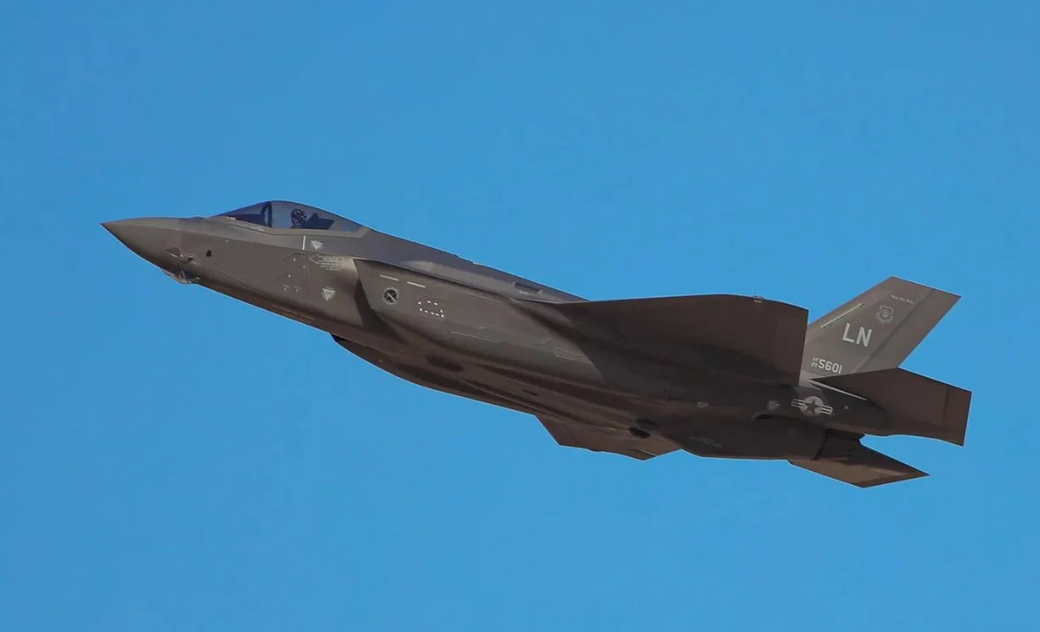 В США назвали провальной программу создания истребителей F-35