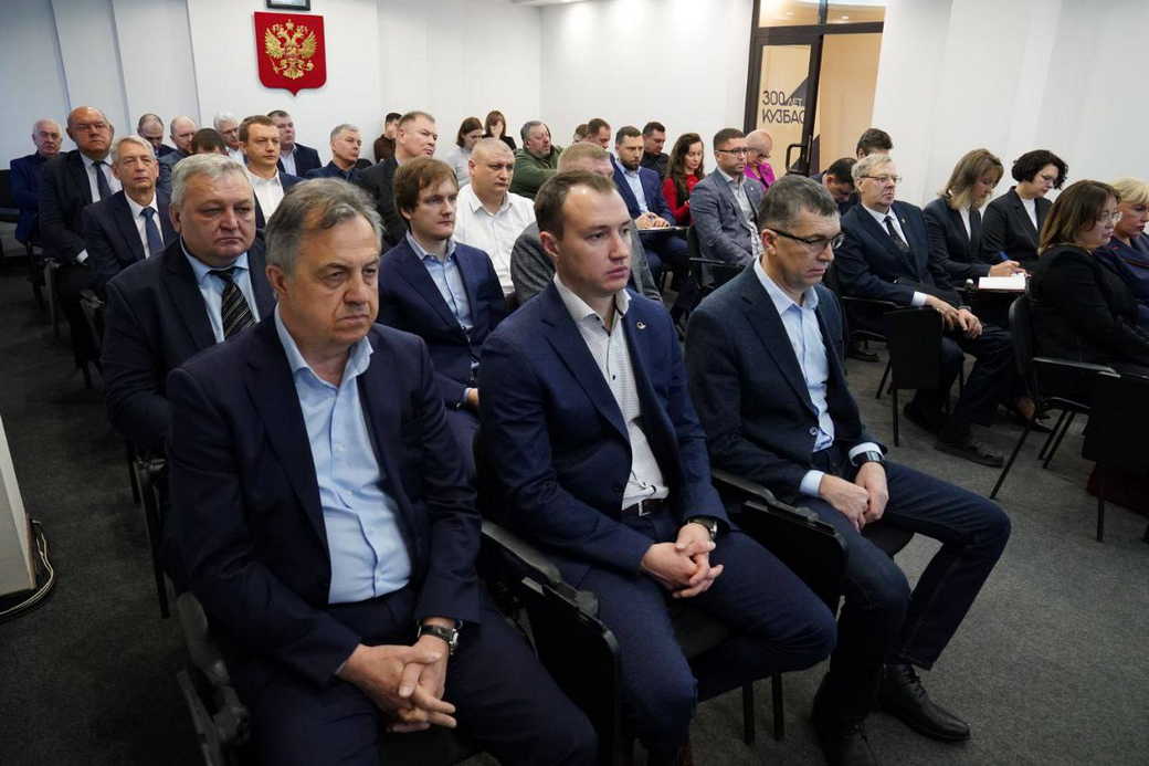 Губернатор Кузбасса Илья Середюк обсудил планы по развитию Новокузнецка с управленческой командой города