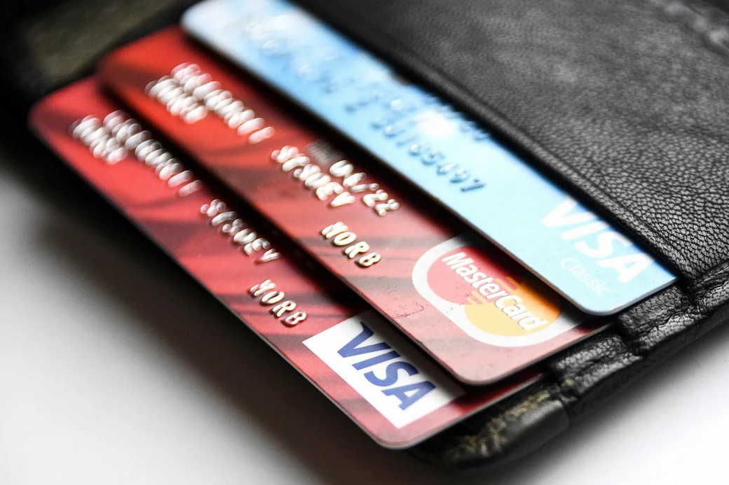 ЦБ сообщил об истечении срока сертификатов безопасности карт Visa и MasterCard