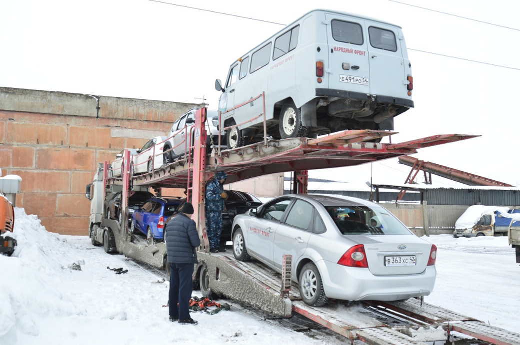 Из Кузбасса в Горловку отправлены восемь автомобилей Из Кузбасса в Горловку отправлены восемь автомобилей