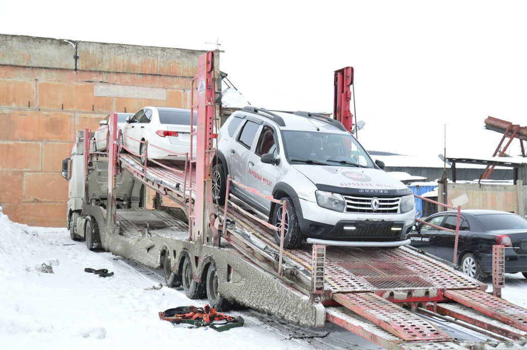 Из Кузбасса в Горловку отправлены восемь автомобилей Из Кузбасса в Горловку отправлены восемь автомобилей