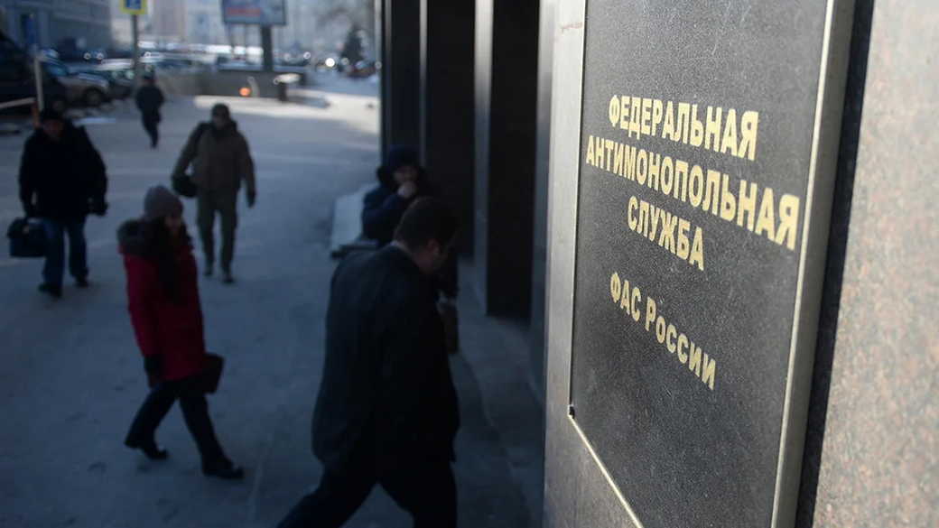 ФАС возбудила два дела из-за цен на воду во Внуково