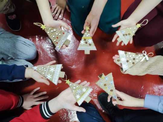 В рамках региональной акции «Рождество для всех и каждого» более 3 тысяч юных кузбассовцев получили подарки