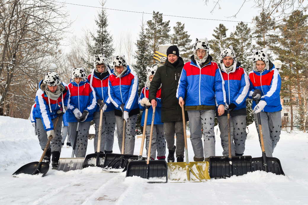 Студенческие отряды Кузбасса безвозмездно помогают жителям отдаленных районов региона Студенческие отряды Кузбасса безвозмездно помогают жителям отдаленных районов региона