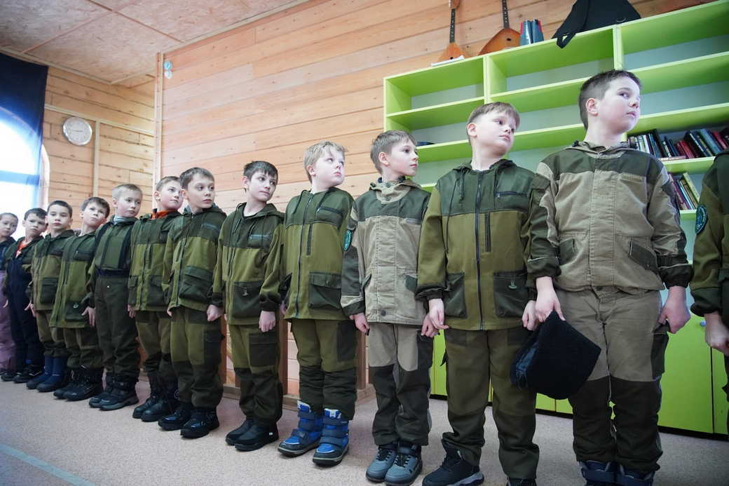 Воспитанникам казачьего военно-патриотического клуба «Наследие» вручили военную форму Воспитанникам казачьего военно-патриотического клуба «Наследие» вручили военную форму