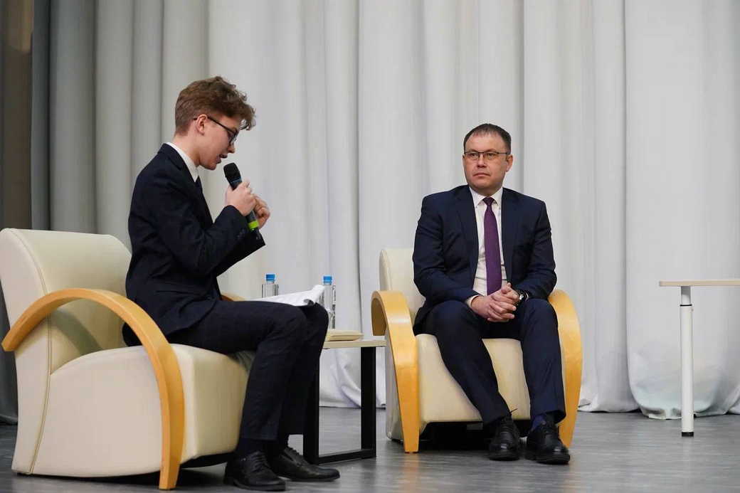 Илья Середюк поздравил школьников Кузбасса с первыми успехами в науке Илья Середюк поздравил школьников Кузбасса с первыми успехами в науке