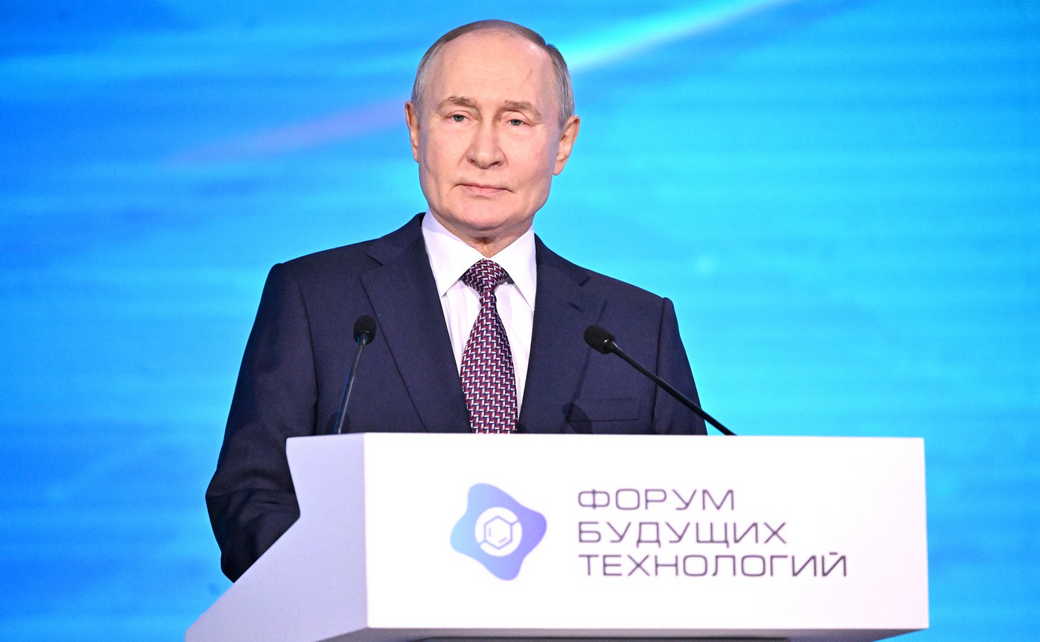 Владимир Путин принял участие в пленарном заседании Форума будущих технологий