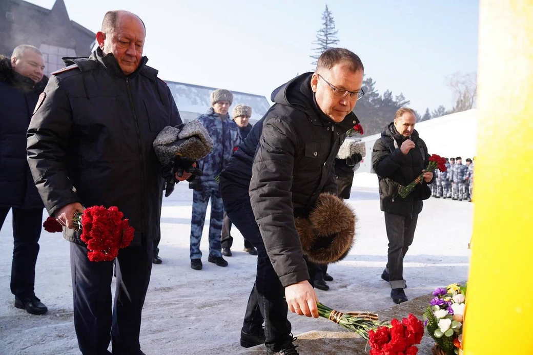 Губернатор Кузбасса Илья Середюк почтил память сотрудников ОМОНа, погибших при исполнении служебного долга