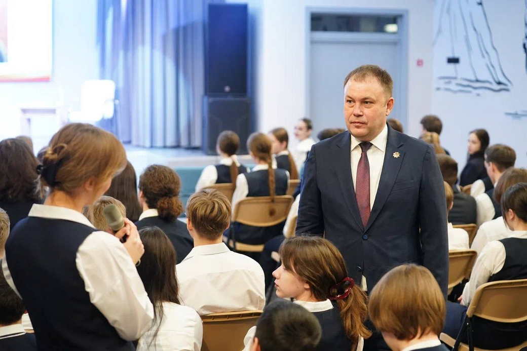 Губернатор Илья Середюк дал старт Всекузбасской патриотической акции «Россия — Родина — Кузбасс» Губернатор Илья Середюк дал старт Всекузбасской патриотической акции «Россия — Родина — Кузбасс»