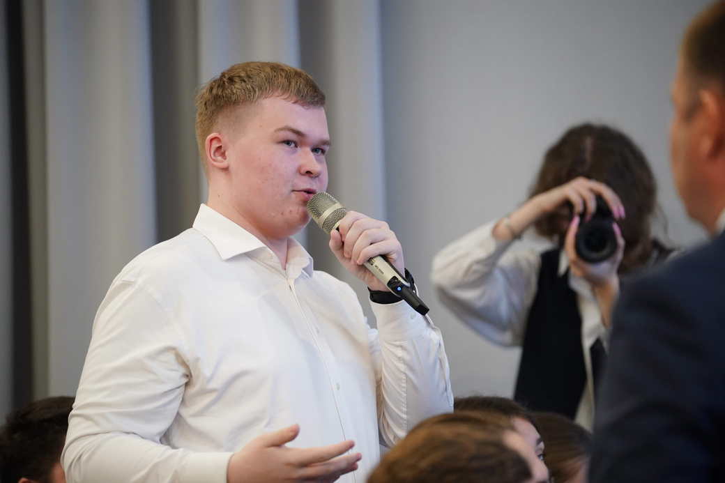 Губернатор Илья Середюк дал старт Всекузбасской патриотической акции «Россия — Родина — Кузбасс» Губернатор Илья Середюк дал старт Всекузбасской патриотической акции «Россия — Родина — Кузбасс»