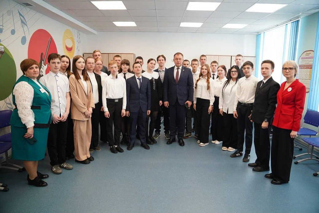 Илья Середюк посетил капитально отремонтированную школу в Чебулинском округе Илья Середюк посетил капитально отремонтированную школу в Чебулинском округе
