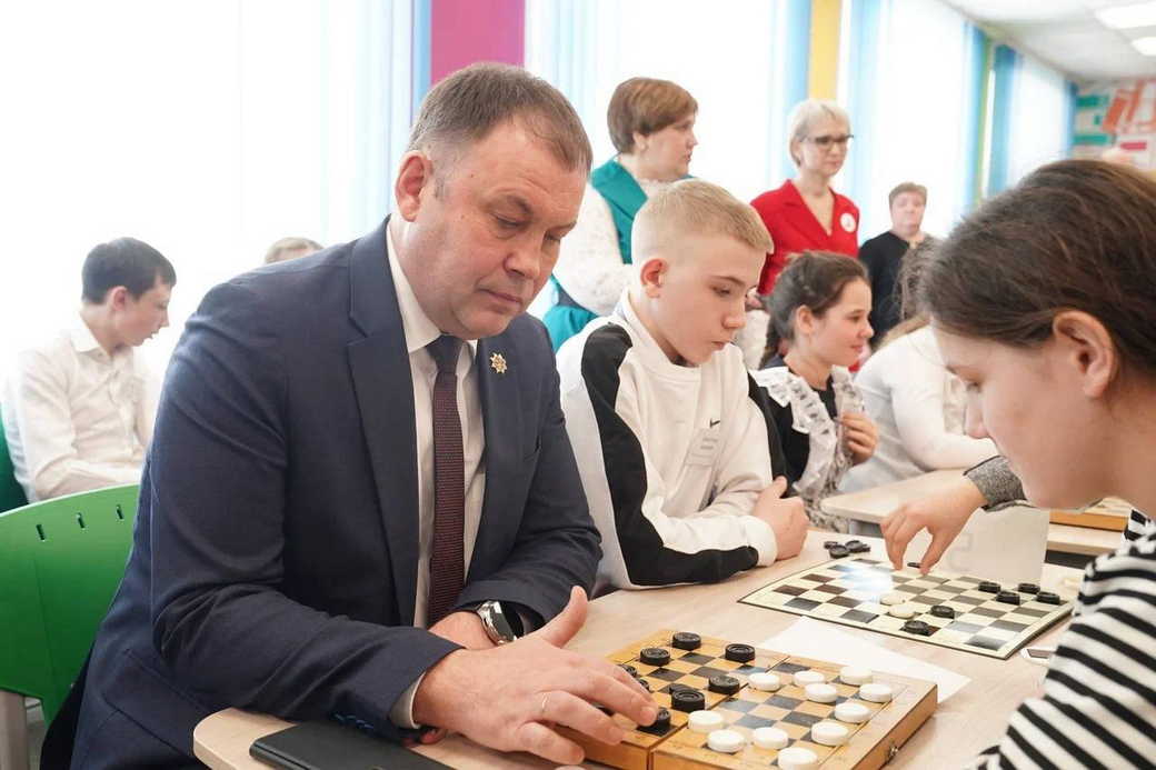 Илья Середюк посетил капитально отремонтированную школу в Чебулинском округе Илья Середюк посетил капитально отремонтированную школу в Чебулинском округе