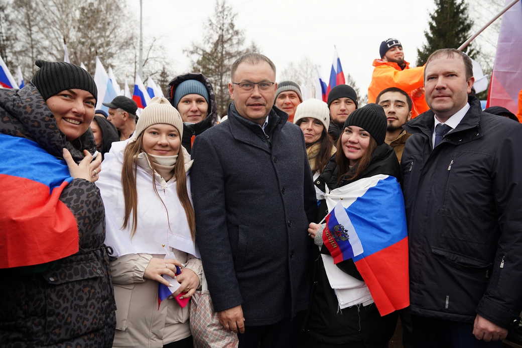Более 10 тысяч человек приняли участие в митинге-концерте «Крымская весна» в Кемерове Более 10 тысяч человек приняли участие в митинге-концерте «Крымская весна» в Кемерове