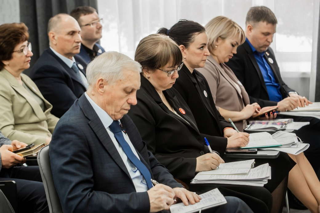 В Киселевске по поручению губернатора прошло выездное совещание правительства Кузбасса В Киселевске по поручению губернатора прошло выездное совещание правительства Кузбасса